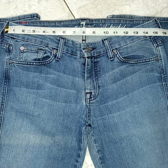 Jeans 🥳 - Picture 2 of 9